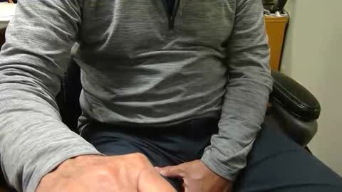 Snapshot of useemie chatting on November 3, 2025, 6:09 pm useemie online show from November 3, 2025, 6:09 pm