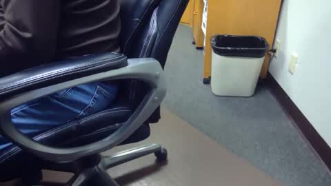 Snapshot of useemie chatting on November 20, 2025, 12:00 am useemie online show from November 20, 2025, 12:00 am