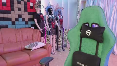 Snapshot of uvrays999 chatting on December 6, 2024, 4:14 am Leila online show from December 6, 2024, 4:14 am