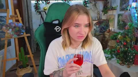 Snapshot of uvrays999 chatting on January 1, 2025, 1:15 am Leila online show from January 1, 2025, 1:15 am