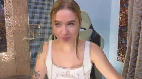 Snapshot of uvrays999 chatting on October 19, 2025, 6:30 pm Leila online show from October 19, 2025, 6:30 pm