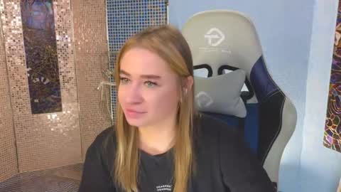 Snapshot of uvrays999 chatting on October 30, 2025, 5:13 pm Leila online show from October 30, 2025, 5:13 pm