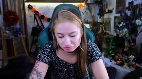 Snapshot of uvrays999 chatting on November 15, 2025, 8:38 pm Leila online show from November 15, 2025, 8:38 pm