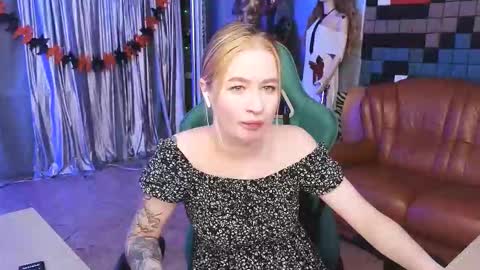 Snapshot of uvrays999 chatting on November 16, 2025, 10:26 pm Leila online show from November 16, 2025, 10:26 pm