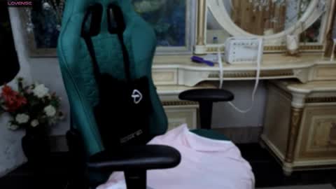 Leila online show from November 28, 2025, 9:12 am