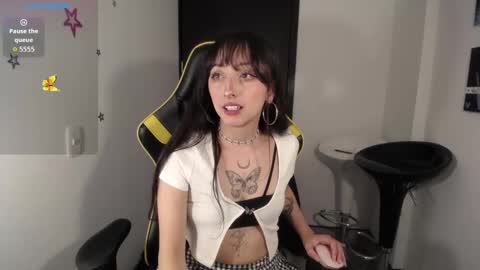 v1cky_ online show from October 12, 2025, 11:15 pm