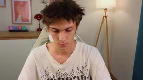 Valora online show from October 12, 2025, 1:43 pm