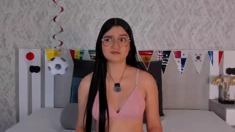 Snapshot of vaalentina_lux chatting on July 1, 2026, 2:07 pm Vaalentina Lux online show from July 1, 2026, 2:07 pm