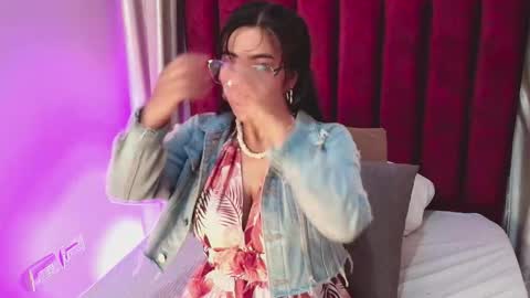 VaiaLowell online show from February 20, 2026, 7:03 pm