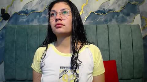 Snapshot of vainilla_cam chatting on March 24, 2026, 2:05 am Vainilla online show from March 24, 2026, 2:05 am