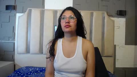 Snapshot of vainilla_cam chatting on March 26, 2026, 1:55 am Vainilla online show from March 26, 2026, 1:55 am