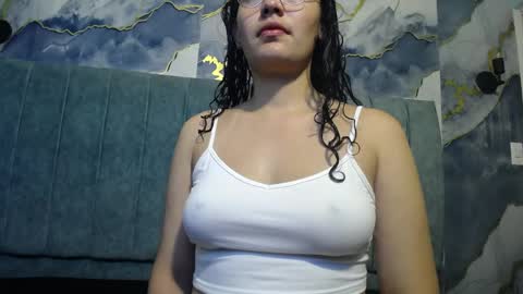 Snapshot of vainilla_cam chatting on April 8, 2026, 2:22 am Vainilla online show from April 8, 2026, 2:22 am