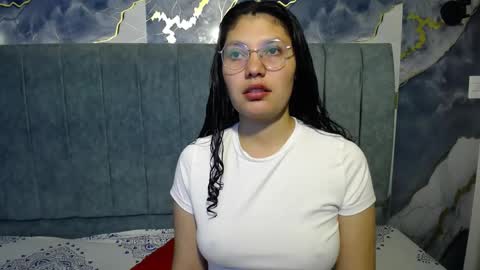 Snapshot of vainilla_cam chatting on April 14, 2026, 1:22 am Vainilla online show from April 14, 2026, 1:22 am