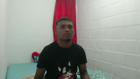 Snapshot of val_sex02 chatting on February 3, 2025, 10:00 pm val_sex02 online show from February 3, 2025, 10:00 pm