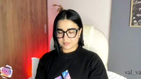 Snapshot of val_varago chatting on June 8, 2026, 11:16 pm val_varago online show from June 8, 2026, 11:16 pm