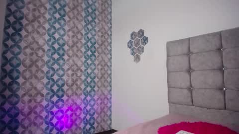 valen_luxxx online show from January 9, 2026, 7:59 pm