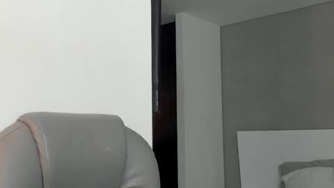 Snapshot of valenjonex chatting on January 28, 2025, 11:50 pm Angela online show from January 28, 2025, 11:50 pm