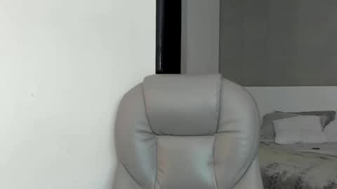 Snapshot of valenjonex chatting on February 21, 2025, 10:26 pm Angela online show from February 21, 2025, 10:26 pm