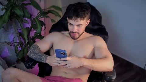 Snapshot of valenthinoking chatting on September 10, 2025, 11:27 pm valenthinoking online show from September 10, 2025, 11:27 pm