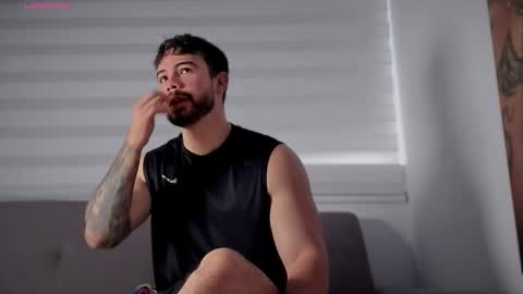 Snapshot of valenthinoking chatting on October 25, 2025, 5:51 pm valenthinoking online show from October 25, 2025, 5:51 pm