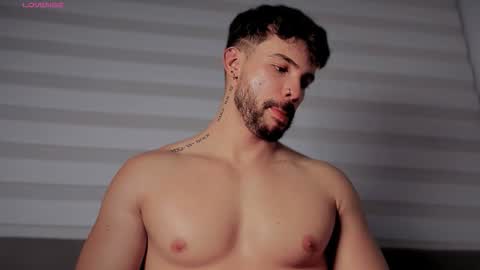 Snapshot of valenthinoking chatting on November 17, 2025, 3:23 am valenthinoking online show from November 17, 2025, 3:23 am