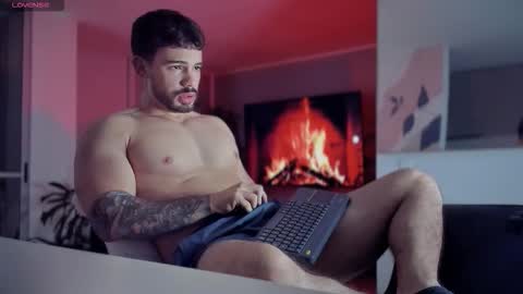 valenthinoking online show from December 21, 2025, 4:19 am