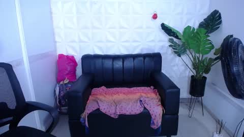 Valentina  online show from October 21, 2025, 10:10 pm