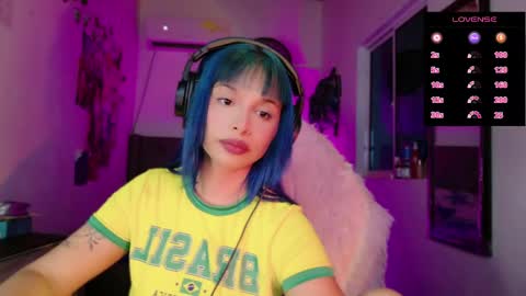 Danielle  Please help me to reach 300 thumbs up online show from December 22, 2025, 3:03 am