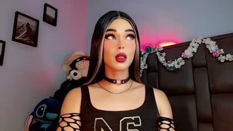 Snapshot of valentinne_marian chatting on October 1, 2025, 11:05 am Marian online show from October 1, 2025, 11:05 am