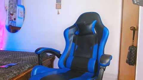 Snapshot of valentino_fs chatting on October 10, 2025, 10:53 pm Mistery Guy online show from October 10, 2025, 10:53 pm