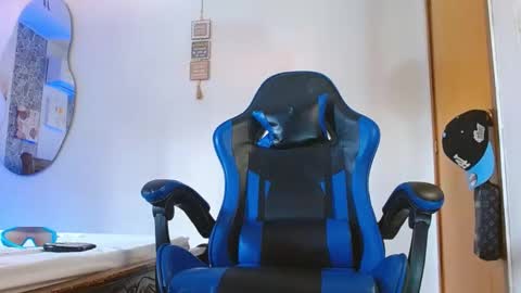 Snapshot of valentino_fs chatting on October 28, 2025, 5:15 pm Mistery Guy online show from October 28, 2025, 5:15 pm