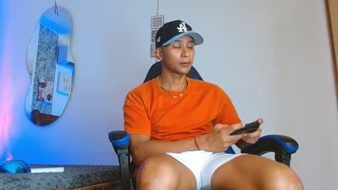 Snapshot of valentino_fs chatting on November 3, 2025, 12:02 am Mistery Guy online show from November 3, 2025, 12:02 am