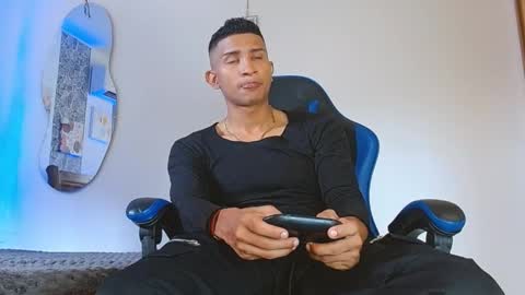 Snapshot of valentino_fs chatting on November 3, 2025, 7:48 pm Mistery Guy online show from November 3, 2025, 7:48 pm