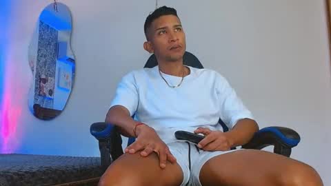 Snapshot of valentino_fs chatting on November 7, 2025, 3:45 pm Mistery Guy online show from November 7, 2025, 3:45 pm