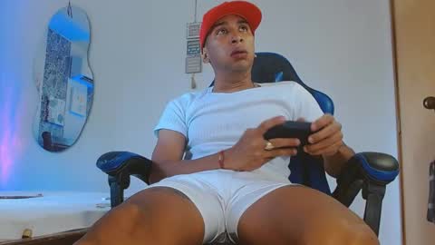 Snapshot of valentino_fs chatting on November 11, 2025, 7:58 pm Mistery Guy online show from November 11, 2025, 7:58 pm