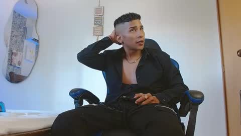 Snapshot of valentino_fs chatting on November 14, 2025, 6:28 pm Mistery Guy online show from November 14, 2025, 6:28 pm