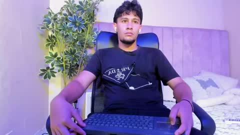 VALENTINO online show from March 1, 2026, 5:26 pm