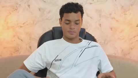 valentino_thompson online show from September 28, 2025, 7:30 pm