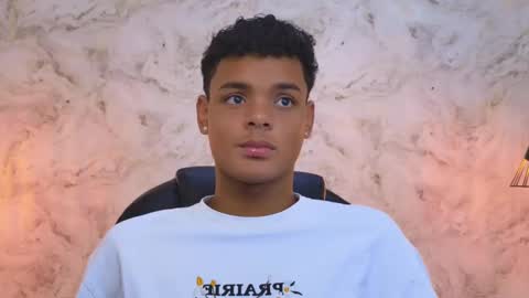 valentino_thompson online show from October 12, 2025, 7:35 pm