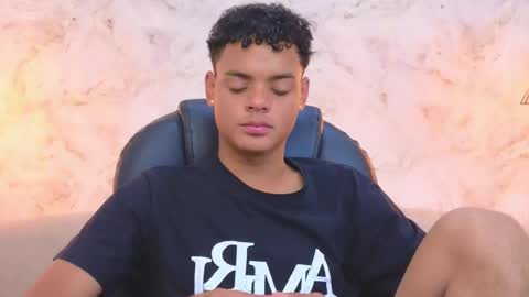 valentino_thompson online show from October 13, 2025, 7:58 pm