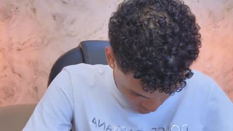 valentino_thompson online show from October 19, 2025, 7:03 pm