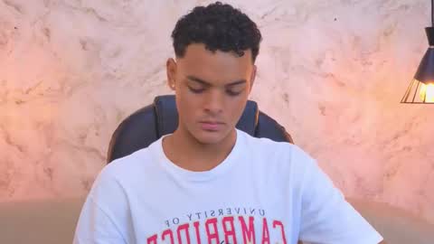 valentino_thompson online show from October 21, 2025, 8:09 pm