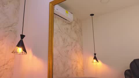 valentino_thompson online show from October 22, 2025, 9:03 pm