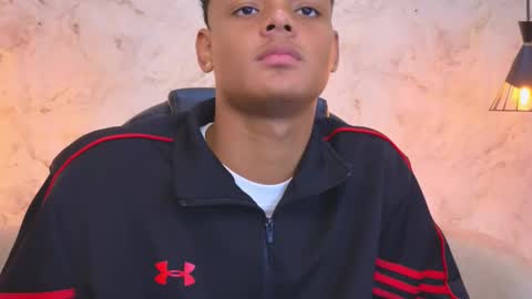 valentino_thompson online show from October 23, 2025, 8:40 pm