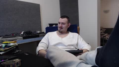 Snapshot of valentinofit chatting on March 1, 2025, 3:05 pm Valentino online show from March 1, 2025, 3:05 pm