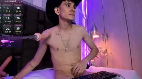 Snapshot of valentinomoreti chatting on February 28, 2025, 8:20 am Valentino online show from February 28, 2025, 8:20 am