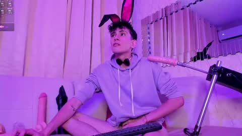 Snapshot of valentinomoreti chatting on March 10, 2025, 5:11 am Valentino online show from March 10, 2025, 5:11 am