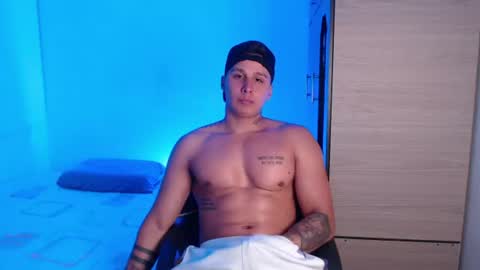 Snapshot of valentinosex_1 chatting on July 5, 2026, 12:17 am VALENTINO online show from July 5, 2026, 12:17 am