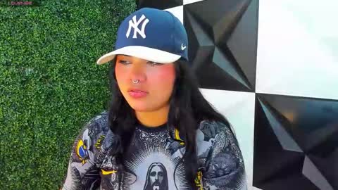 valeri_harpers4 online show from October 23, 2025, 12:54 am