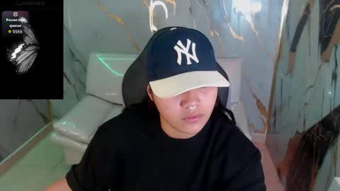 valeri_harpers4 online show from December 4, 2025, 4:27 pm